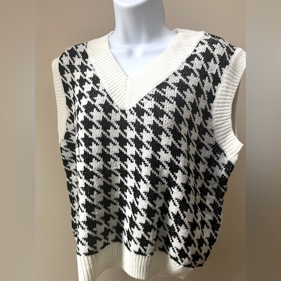 NWT Houndstooth Sweater Vest - Picture 3 of 6